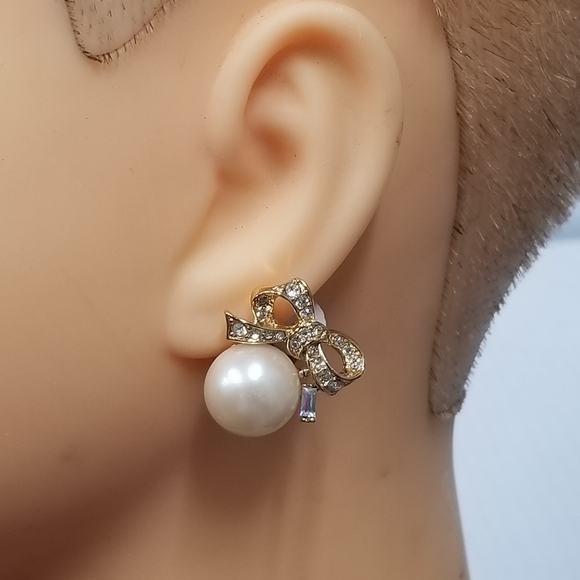 Vintage Nina Ricci  faux pearl clip on earrings - Picture 7 of 13
